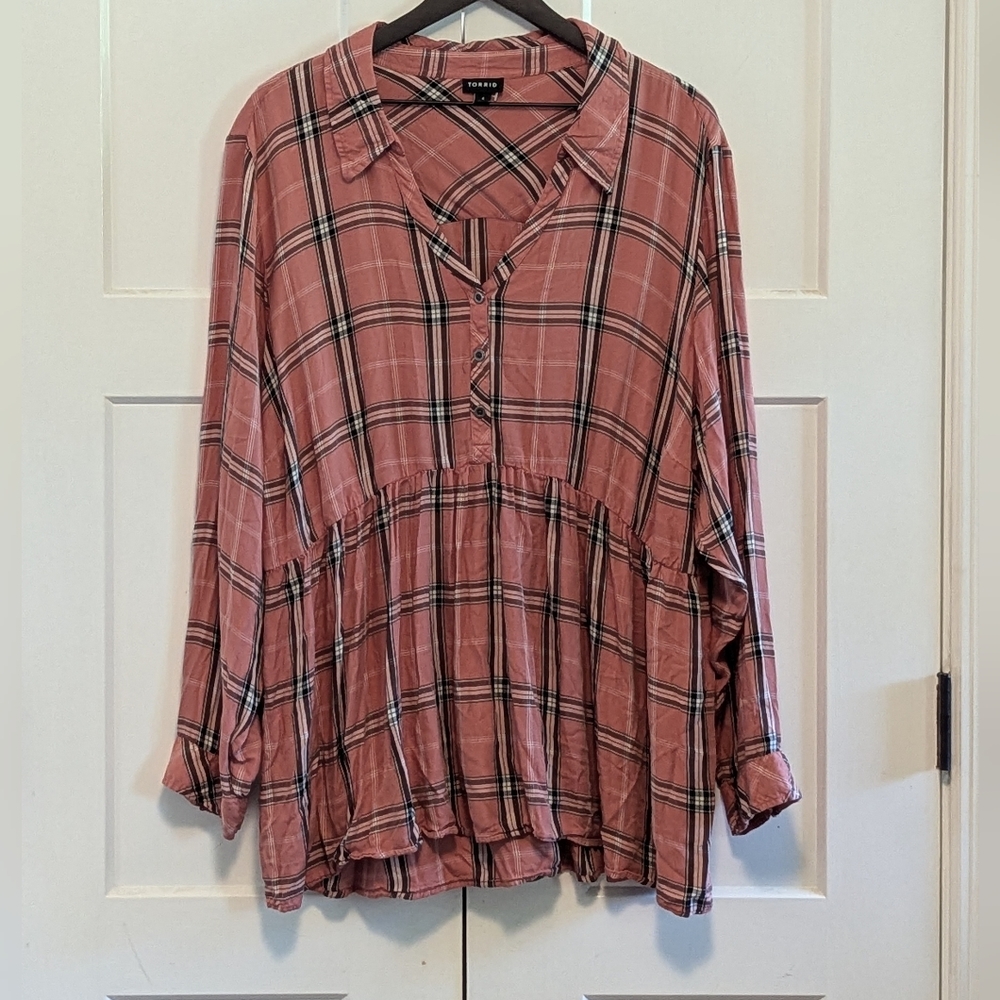 Torrid 4 Flouncy 4X Plus Notched Collar Blouse Women's So Soft Excel Used Cond